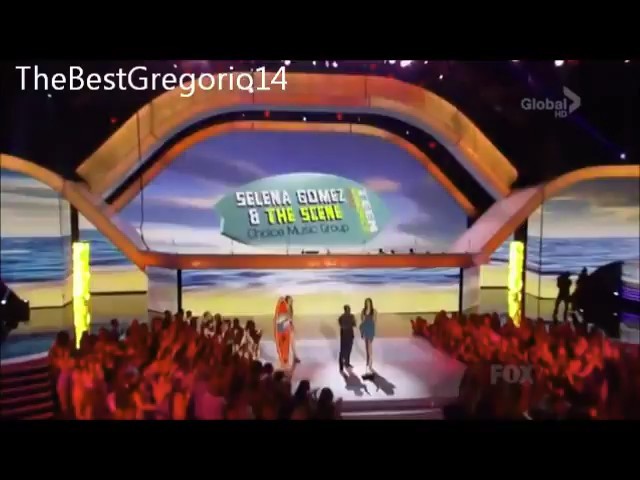 bscap0108 - xX_Teen Choice Awards 2012 - Singing Happy Birthday to Selena