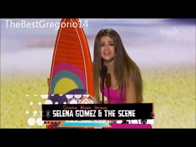 bscap0146 - xX_Teen Choice Awards 2012 - Singing Happy Birthday to Selena