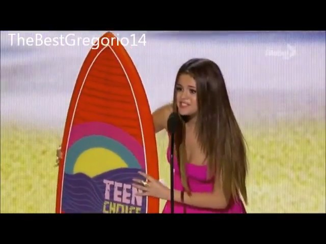 bscap0155 - xX_Teen Choice Awards 2012 - Singing Happy Birthday to Selena