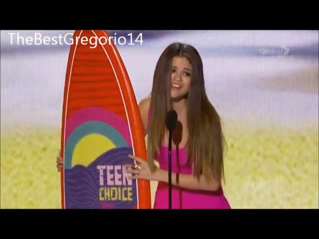 bscap0161 - xX_Teen Choice Awards 2012 - Singing Happy Birthday to Selena
