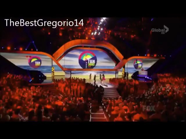 bscap0164 - xX_Teen Choice Awards 2012 - Singing Happy Birthday to Selena