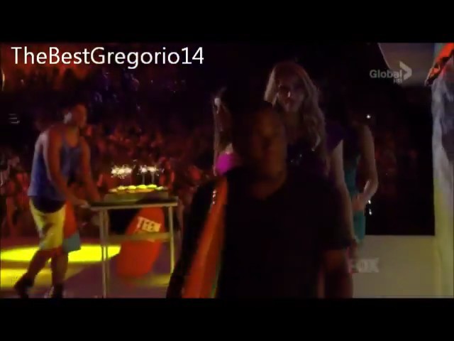 bscap0289 - xX_Teen Choice Awards 2012 - Singing Happy Birthday to Selena