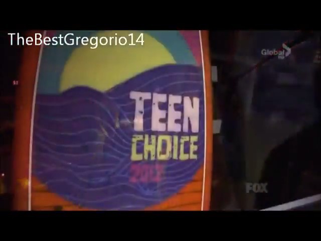 bscap0291 - xX_Teen Choice Awards 2012 - Singing Happy Birthday to Selena
