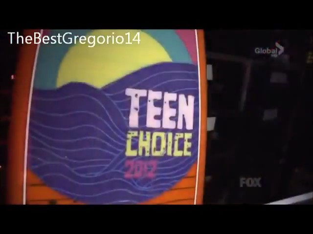 bscap0292 - xX_Teen Choice Awards 2012 - Singing Happy Birthday to Selena