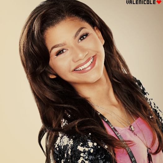 0027_zendaya_coleman_by_valenicole-d4twwl8 - Bella Thorne Si Zendaya Coleman