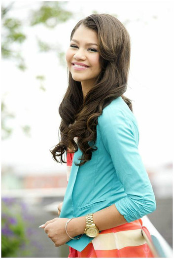 210512-Zendaya-Coleman-Bella-Thorne-06 - Bella Thorne Si Zendaya Coleman