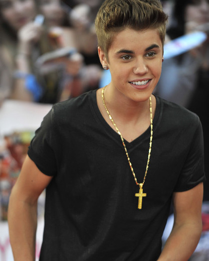 justin-bieber-2012-1