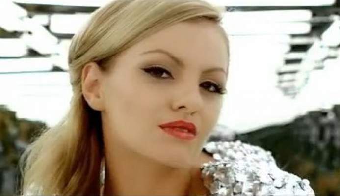 alexandra-stan-da-din-nou-lovitura-piesa-ei-coloana-sonora-a-unui-serial-celebru-video - Alexandra Stan