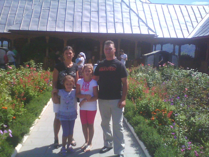 in fata manastirii Sf ANA din Orsova