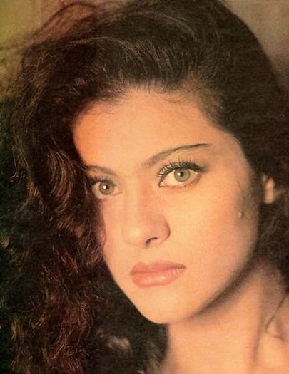 33826_184240961587352_100000043486359_691068_6335401_n - Kajol Devgan