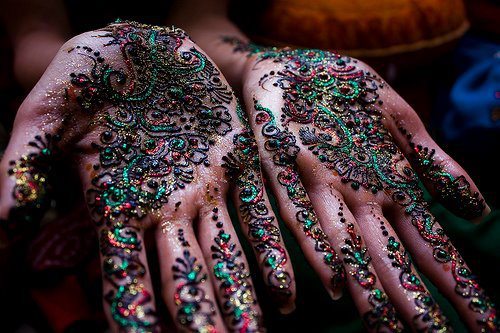 421987_279358588801974_447469305_n - Henna