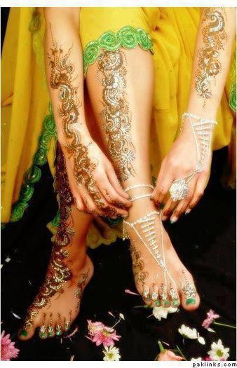 403887_371332279604604_446611804_n - Henna