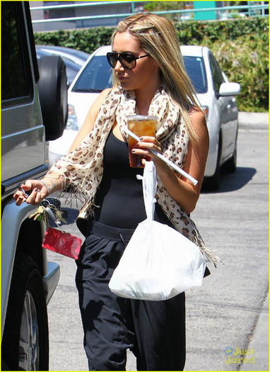 ashley-tisdale-take-out-06 - Ashley Tisdale Aroma Cafe Carry Out