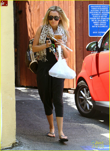 ashley-tisdale-take-out-07 - Ashley Tisdale Aroma Cafe Carry Out