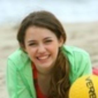 miley-cyrus-676828l-thumbnail_gallery