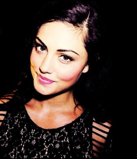 own: iixMariiaProduction - Phoebe Tonkin