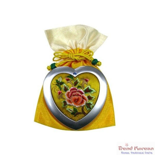 heart-shape-embroidery-hand-mirror