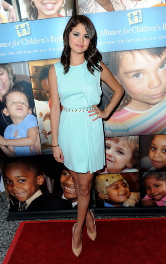 Selena Gomez - SELENA GOMEZ LA 3RD ANNUAL RIGHT TO LAUGH