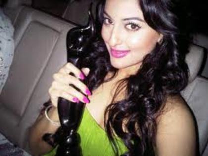  - Sonakshi Sinha - Rajjo