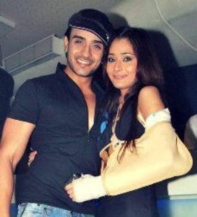 319516_164960320262244_7951993_n - xxSara Khan si Angad Hasijaxx