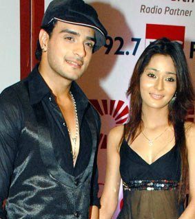 396240_199533583471584_337259256_n - xxSara Khan si Angad Hasijaxx