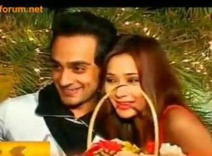417008_229399380485004_497465529_n - xxSara Khan si Angad Hasijaxx