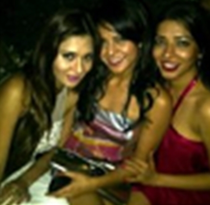 2565323 - B-x-sara khan poze mai rare-x-B