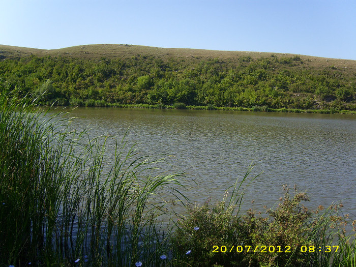 lacul mangalia langa manastirea hagieni