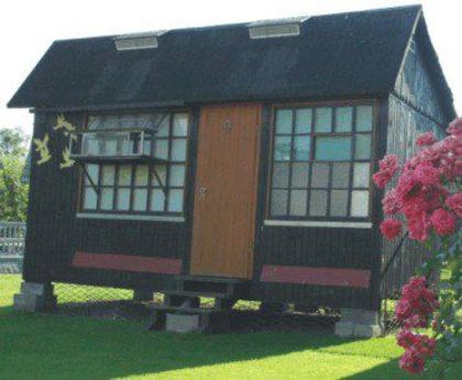 553551_465956596752523_1918153749_n