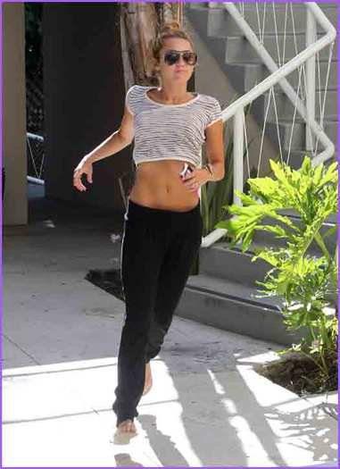miley-cyrus-stays-in-shape-running-errands - miley chyrus