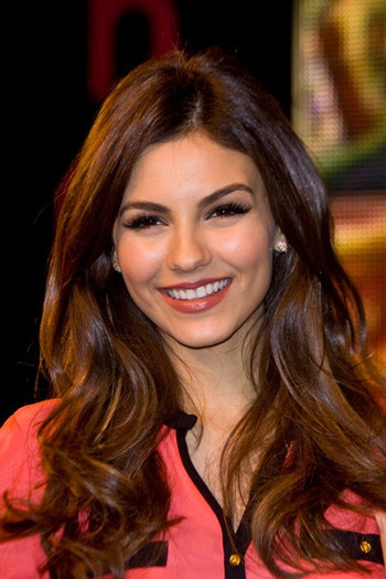 Victoria+Justice+Long+Hairstyles+Long+Wavy+ISTJF6yIKbjl - Victoria Justice