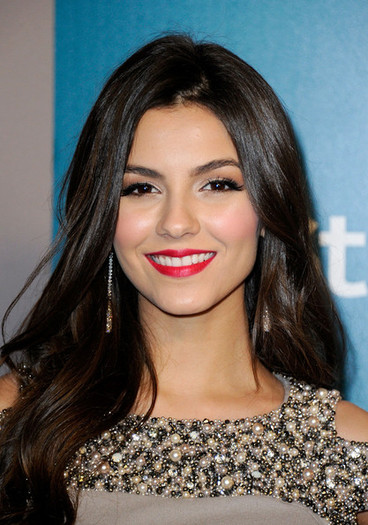 Victoria+Justice+Makeup+Red+Lipstick+2iApK_TRiJ_l