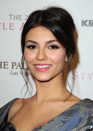 Victoria+Justice+Makeup+False+Eyelashes+LrfPIwLfv7ol - Victoria Justice