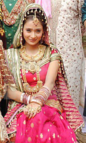 317399_169581999803742_1244078706_n - sara hkan in ram milaayi jodi