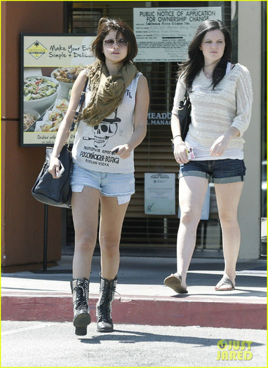 selena-gomez-dog-grown-up-07 - Selena Gomez My Little is All Growed Up
