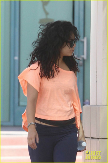 vanessa-hudgens-monday-morning-workout-04 - Vanessa Hudgens Monday Morning Workout