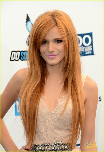 bella-thorne-do-something-awards-01