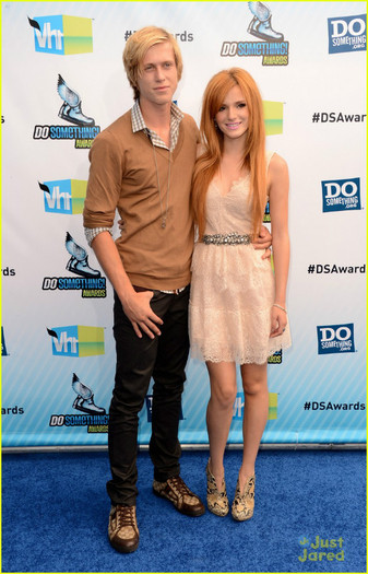 bella-thorne-do-something-awards-04