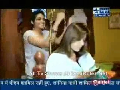 00_00_16 - B-A freind comes to meet Sara khan at Ram Milaye Jodi set 20th March 2012 SBS-B