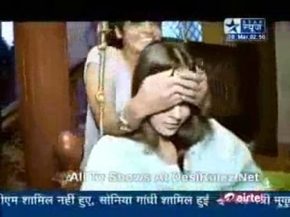 00_00_17 - B-A freind comes to meet Sara khan at Ram Milaye Jodi set 20th March 2012 SBS-B