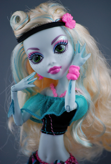 fish_out_of_water_by_darkregrets-d4ni6fh - monster high 2