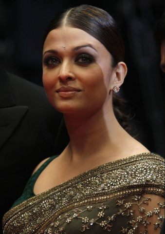 555979_261789740576342_921907626_n - xxAishwarya Raixx