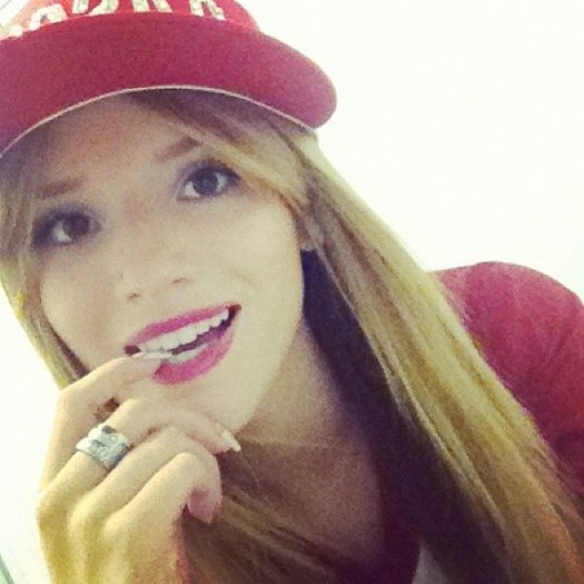 bella-thorne-baseball-cute