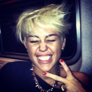 AAAAAAAAAAAAAAAAAAAAAAAAAAAAAAAAAAAAAAAAA!!!!!!!!!!!!!!!!! [bella ii zmulsese paru` :))] - xX Partea 3 Xx