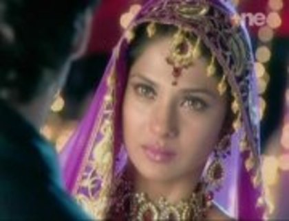 524012_347712221933254_1368982346_a - jennifer winget11