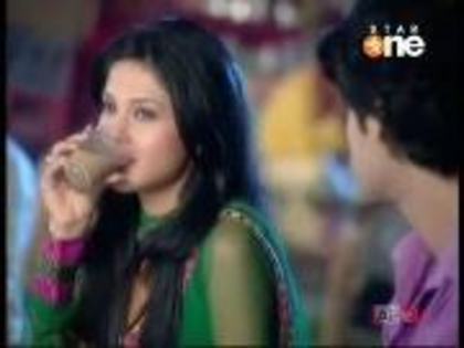 541485_347709355266874_306907797_a - jennifer winget11