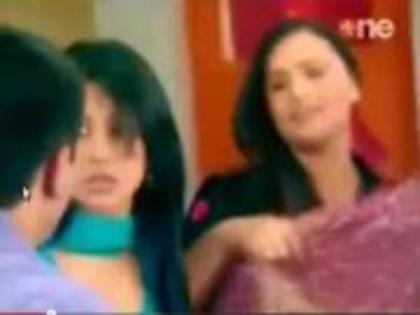543048_375393709165105_1472749112_a - jennifer winget11