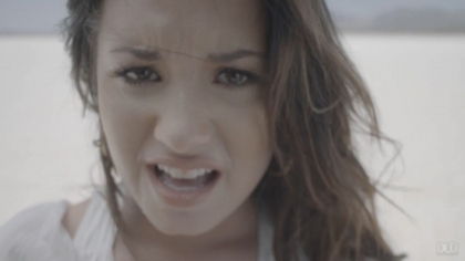 drew a luat`o razna vrea sa se sinucida :((((