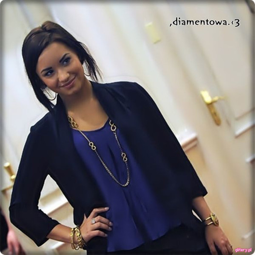 Ce ascunzi Taylor?Cunosc fata aia!