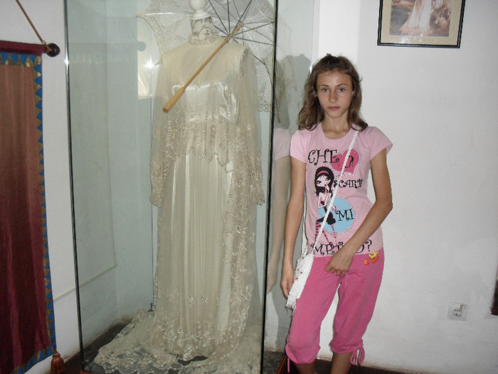 rochia reginei mariia - La munte cand eram micutaa acum 2 anii